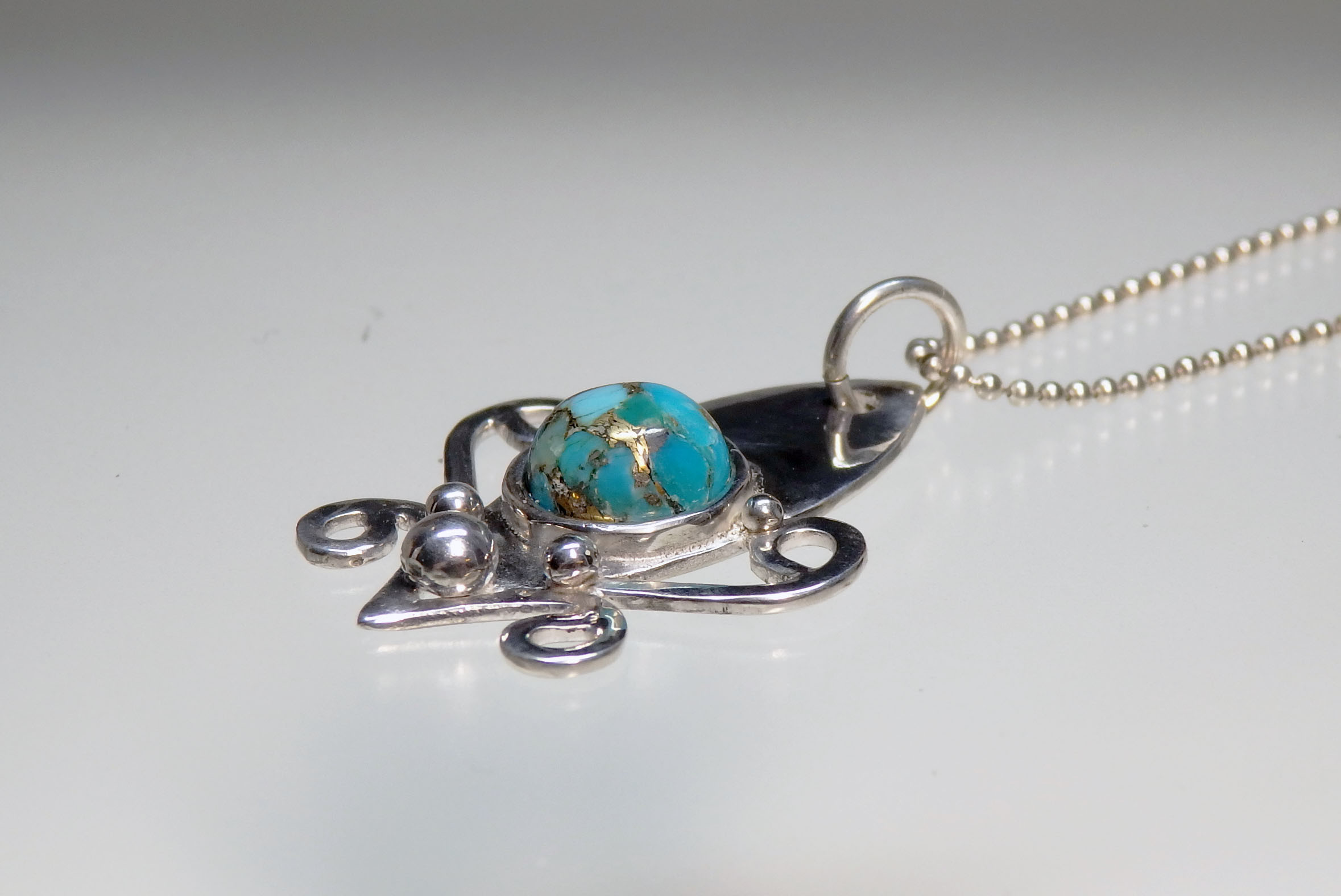 ブルーコッパーターコイズ　彫金ペンダント