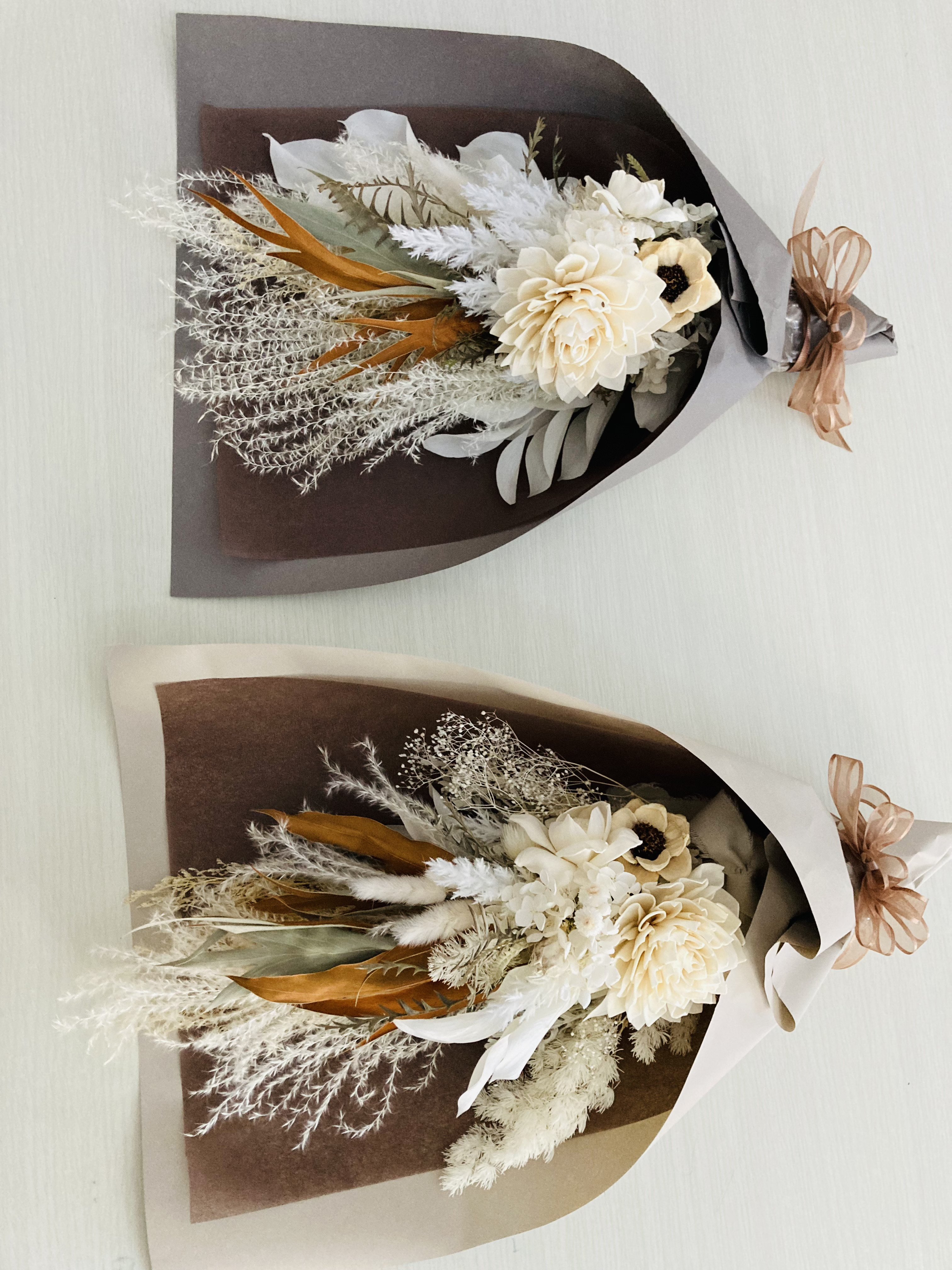 グレージュの花束 （白い花材）どちらかお一つ Ω 