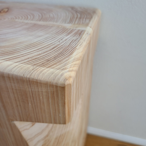 ヒノキの大黒柱で作った貫禄のスツール 無垢 木製 ヒノキ イス 台