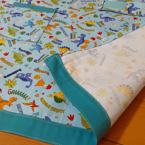 恐竜柄 ブルー 子供エプロン、三角巾セット 男の子、 (100ー110