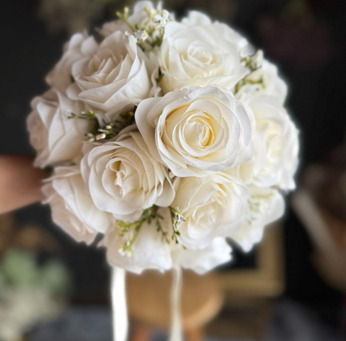 【人気】アイボリーバラ×かすみ草ラウンドブーケ☆ブートニア