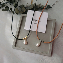 本革コード × バロックパール ペア ネックレス 2枚目の画像