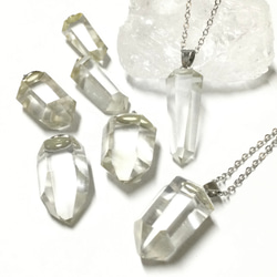 オーロラ水晶ネックレス｜幻想 ネックレス・ペンダント Une