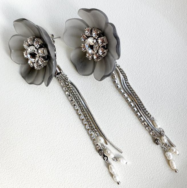 Dépoli  スモークフラワー淡水パールチェーンイヤリング・ピアス