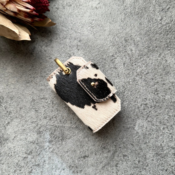 牛毛皮ハラコキーケース(medium) ホルスタイン柄 〖受注制作〗 キー