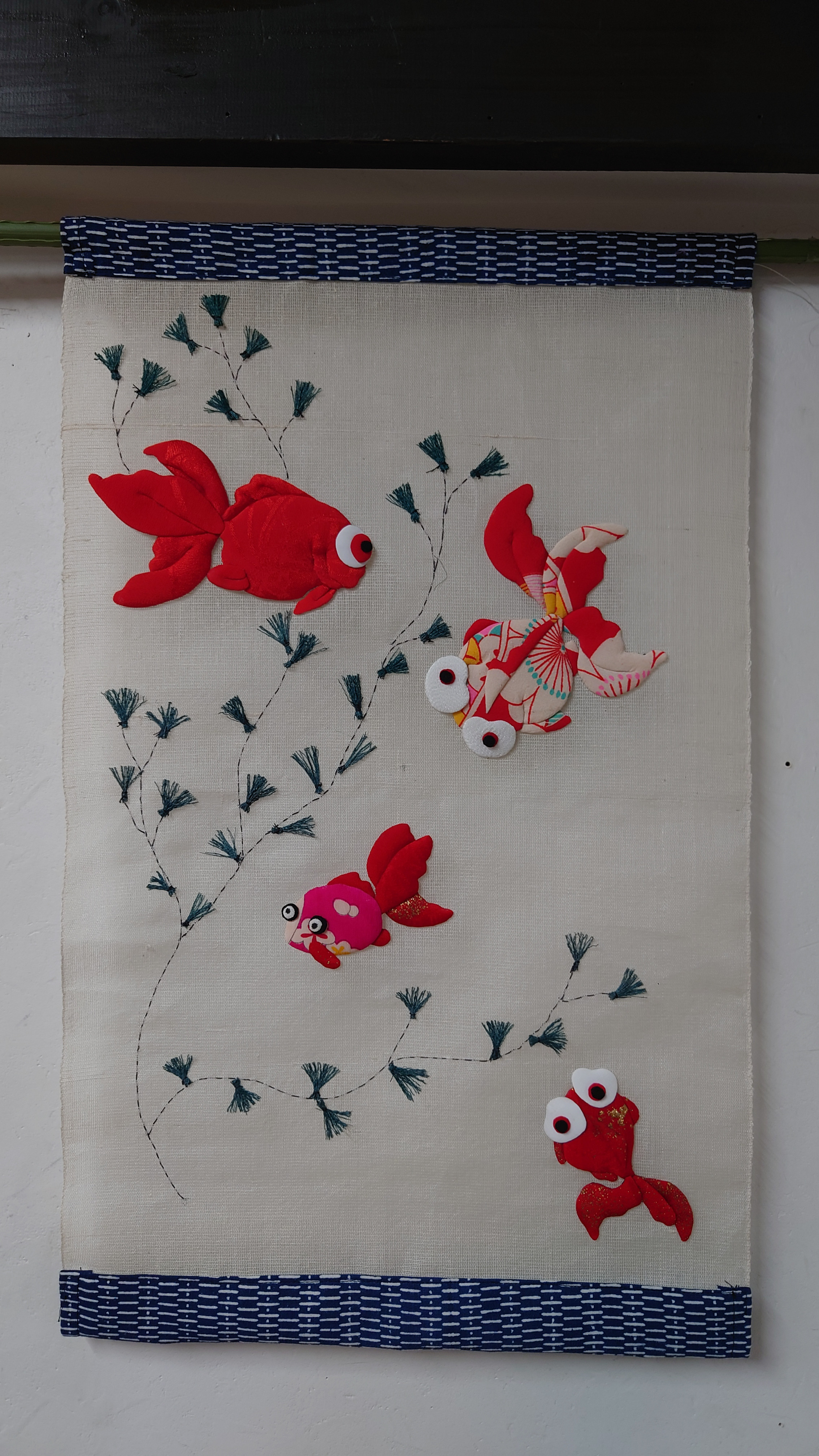 金魚と水草のタペストリー