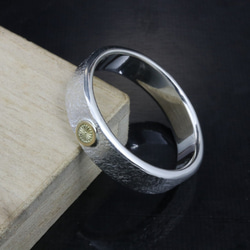 指輪 メンズ : K18 菊紋 ドット 岩石 鎚目 槌目 平打ち シルバー リング 5mm幅 12～27号 シンプル 2枚目の画像