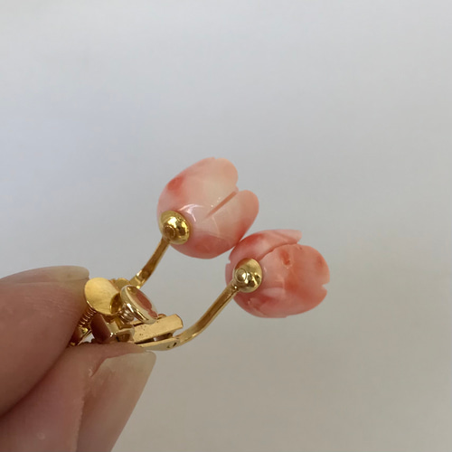 ピンク珊瑚彫りイヤリング＊ピンクローズ＊ R40618 イヤリング 