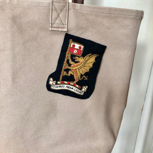 英国で出会った♪ ヴィンテージ 金糸刺繍 ウェールズ ドラゴンの