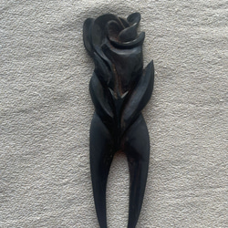 【黒檀•エボニー】手彫り・バラのつぼみのかんざし 2枚目の画像