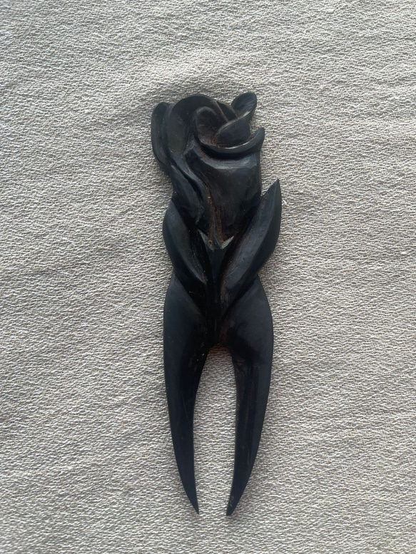 【黒檀•エボニー】手彫り・バラのつぼみのかんざし 2枚目の画像