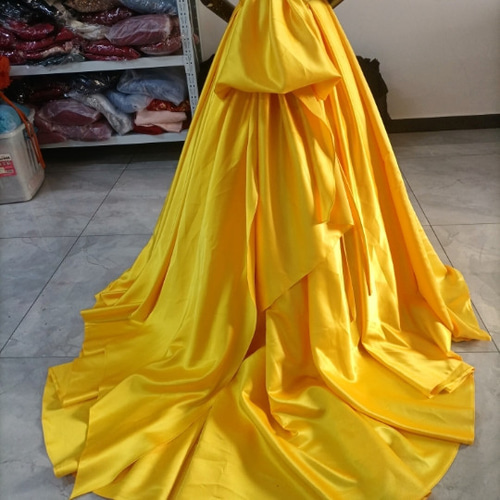 輝きな光彩を放つ カラードレス ロング丈 ベアトップ スリーブ 豪華な  