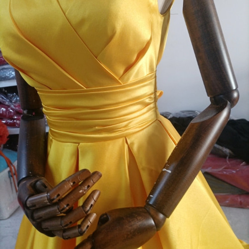 輝きな光彩を放つ カラードレス ロング丈 ベアトップ スリーブ 豪華な  