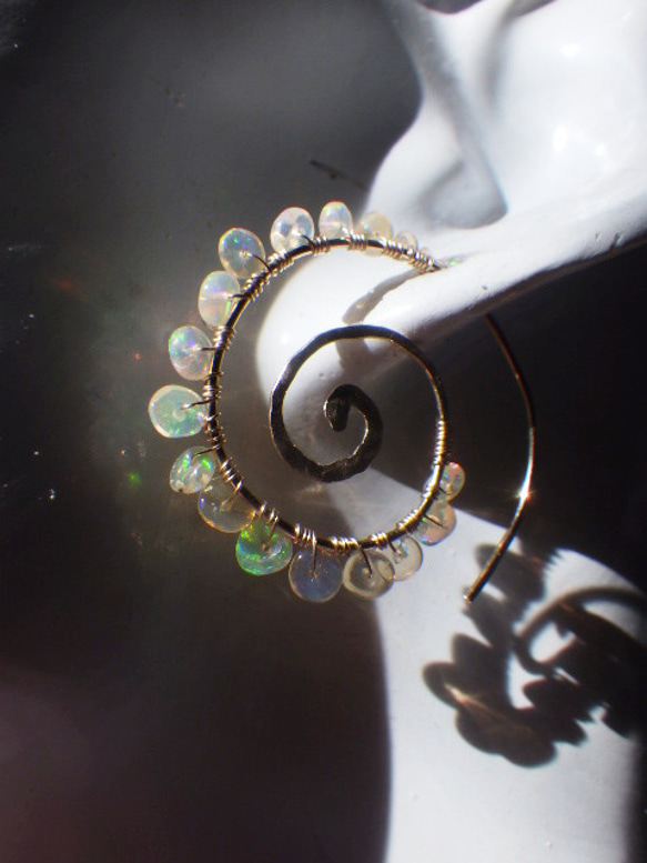 *14kgf*珍貴蛋白石漩渦耳環 第4張的照片