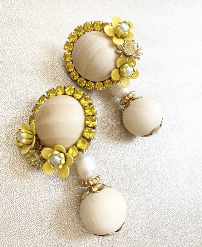 Arbre  ウッドカボションフラワーモチーフイヤリングでピアス