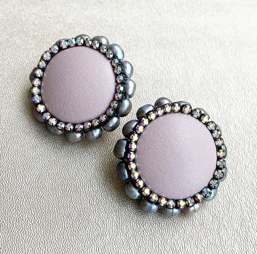 Macarons Rosé 淡水パールラムレザーカボションイヤリング・ピアス