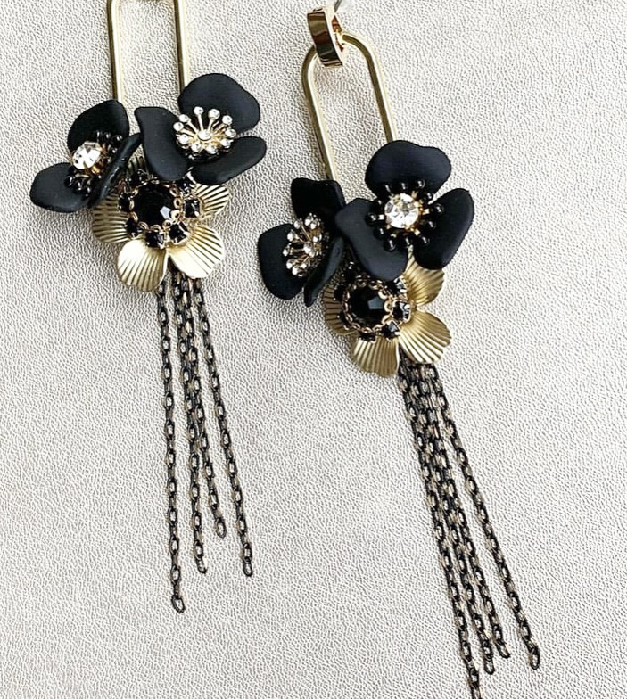 Joli ブラックフラワーチェーンイヤリング・ピアス
