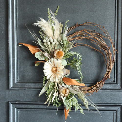 スモークツリーとエリンジウム、ベルガムナッツのグリーンナチュラル