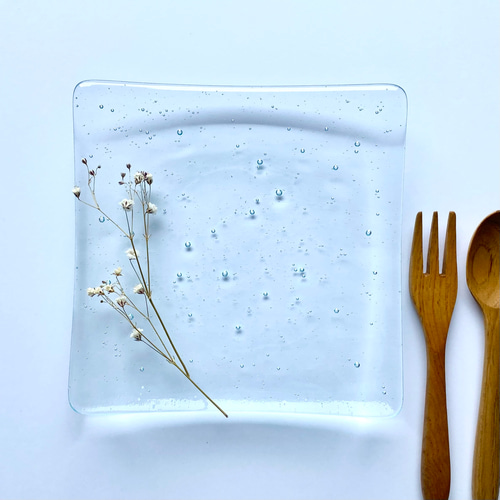 ラムネ色の泡入りガラスの中皿」お皿 ガラス工芸 食器 四角い皿 ガラス