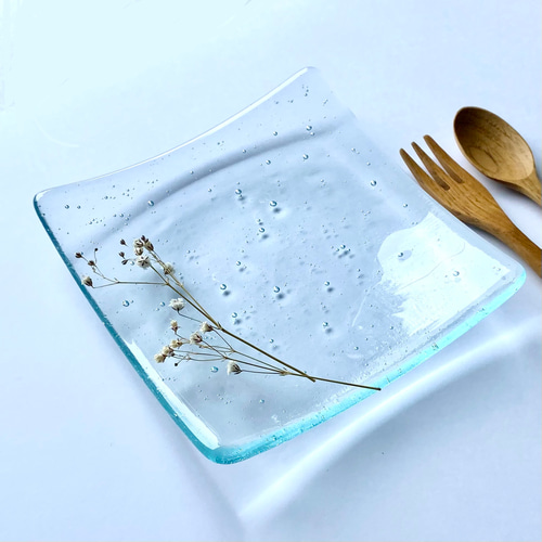 ラムネ色の泡入りガラスの中皿」お皿 ガラス工芸 食器 四角い皿 ガラス