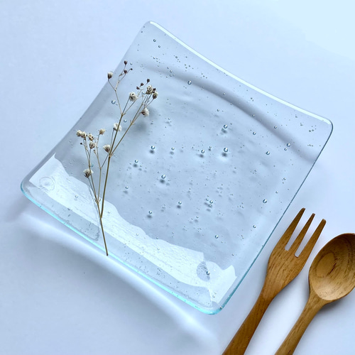 ラムネ色の泡入りガラスの中皿」お皿 ガラス工芸 食器 四角い皿 ガラス