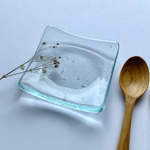 ラムネ色の泡入りガラスの小皿」お皿 ガラス工芸 食器 四角い皿 ガラス