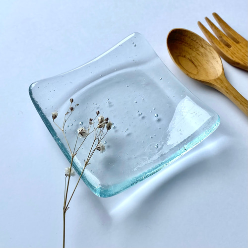 ラムネ色の泡入りガラスの小皿」お皿 ガラス工芸 食器 四角い皿 ガラス