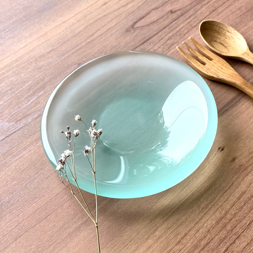 夏の深緑を映す水たまり」 丸いガラス皿 プレート 食器 ガラス工芸 お