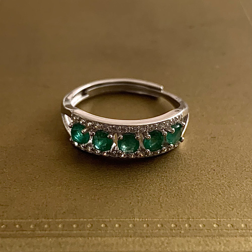 エメラルドリング　フリーサイズ　ザンビア産 エメラルドリングフリーサイズザンビア産