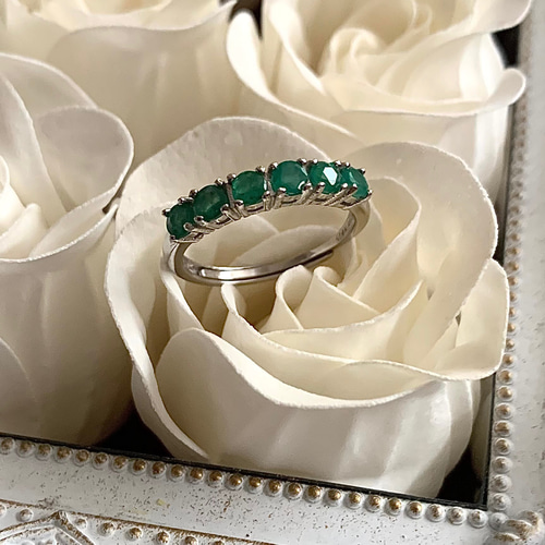 エメラルドリング　フリーサイズ　ザンビア産 エメラルドリングフリーサイズザンビア産