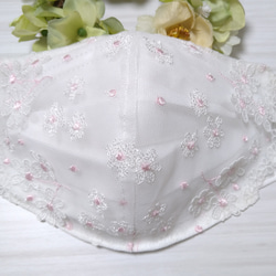 【送料込み】不織布マスクカバー ホワイト 立体お花刺繍   ピンク  結婚式 肌に優しい  ブライダル 3枚目の画像