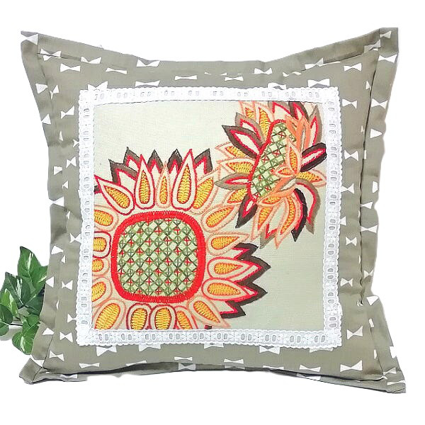 刺繍のクッションカバー「ヒマワリ」