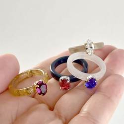 [01] 非常流行的壓克力 x 高品質寶石戒指 | 簡約樹脂戒指，金屬過敏兼容，成人休閒，流行 第6張的照片