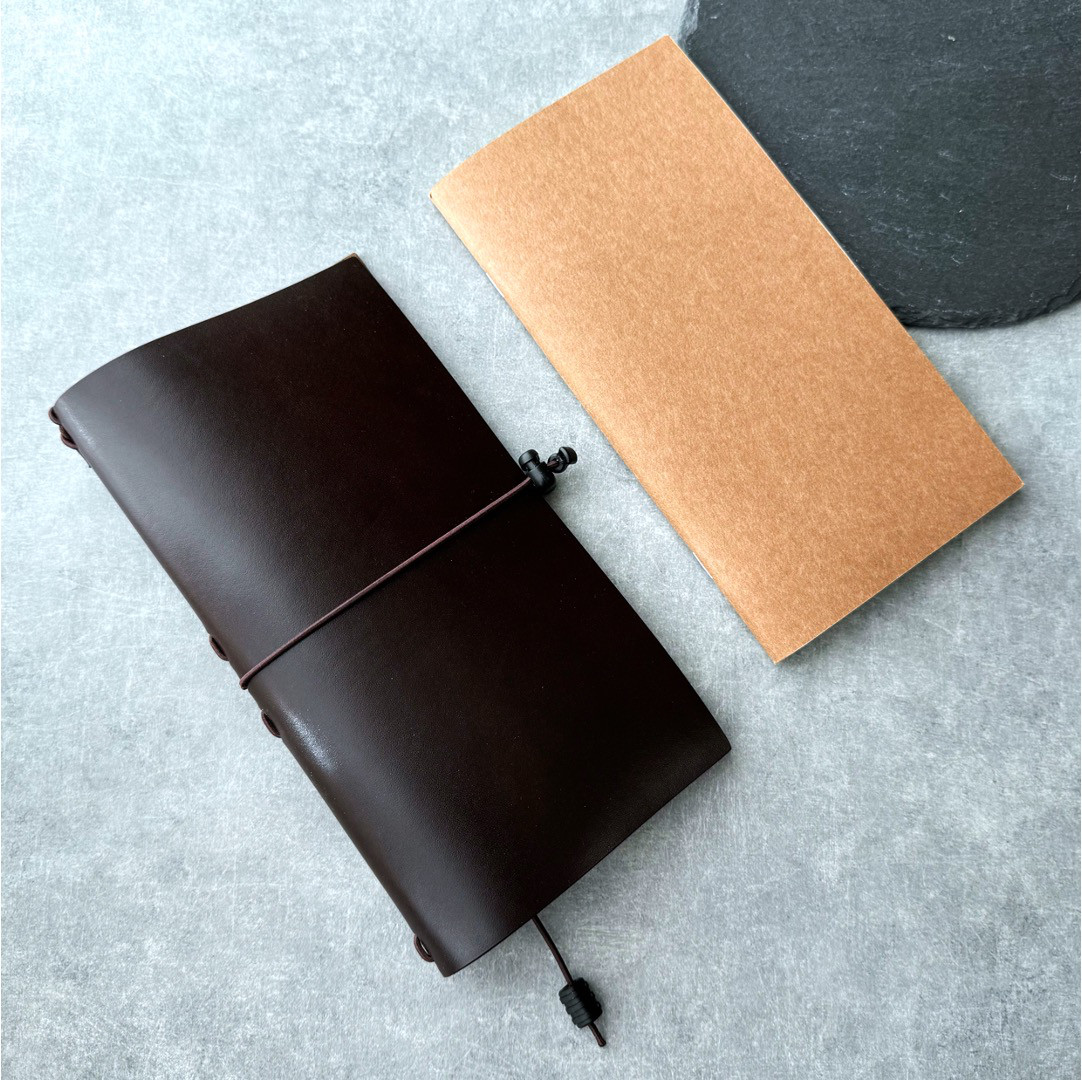 アウトドア好きのためのトラベラーズノートカバー サドルプルアップ〖レギュラーサイズ〗