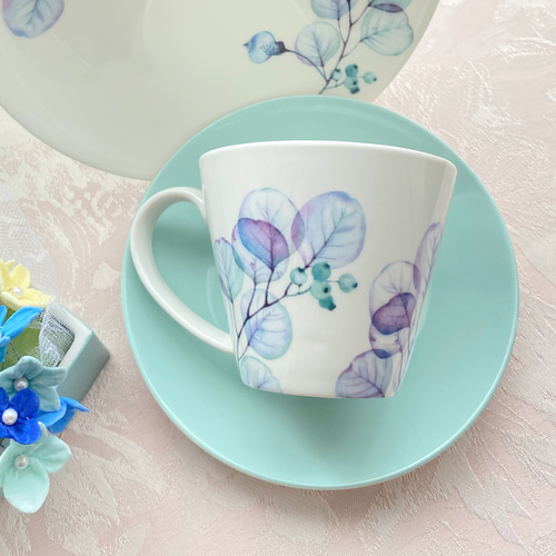 ミントブルーのリーフ模様 カップアンドソーサー＆プレートセット