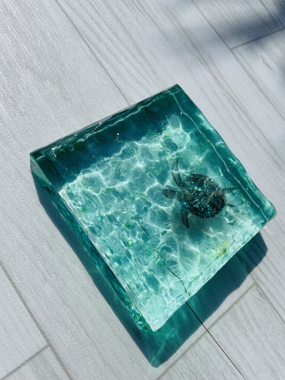 新作　インテリアアートブロック　エメラルドグリーンの海とカメ　スケルトン海 1枚目の画像