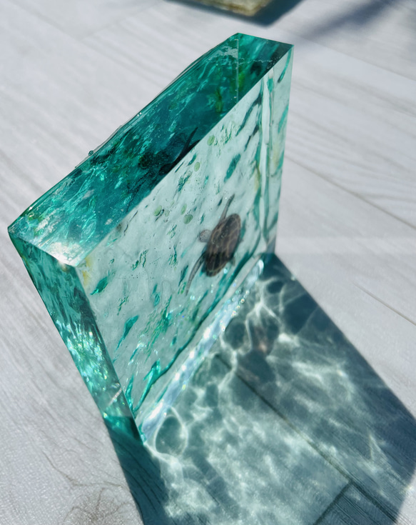 新作　インテリアアートブロック　エメラルドグリーンの海とカメ　スケルトン海 5枚目の画像