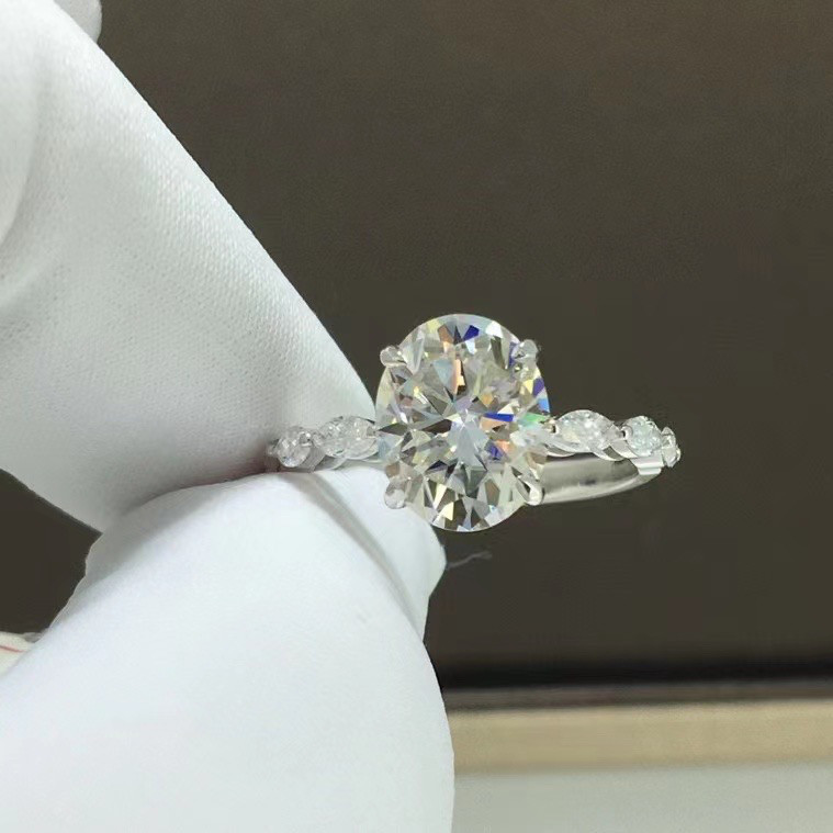 【newデザイン】モアサナイト 　リング　K18WG