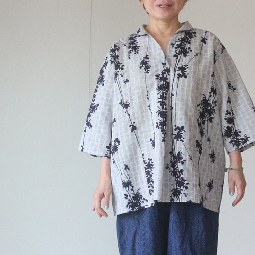 着物リメイク 格子に花模様浴衣丸襟前タックブラウス ブラウス ウサギ