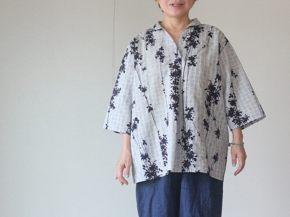 着物リメイク 格子に花模様浴衣丸襟前タックブラウス ブラウス
