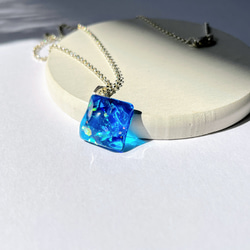 ブルーの暗闇で光るネックレス☆再販 / レジン / 蓄光 ネックレス
