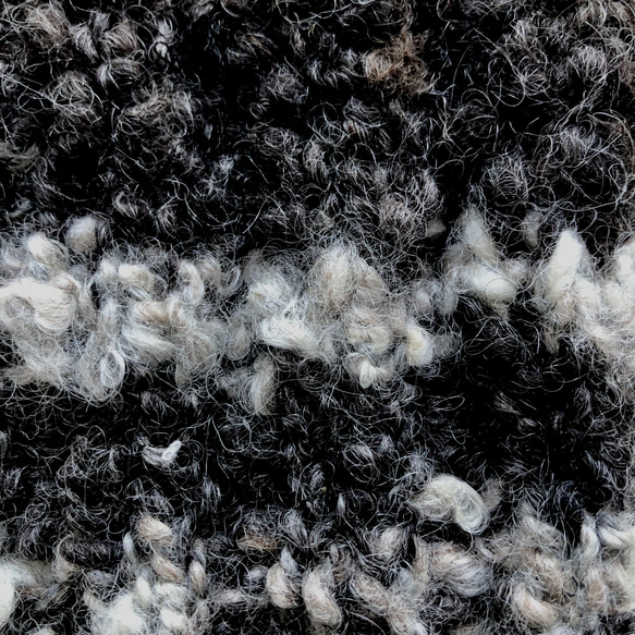 【送料無料】手紡ぎ毛糸のレッグウォーマー（ミニ）チャコール　L-1 3枚目の画像