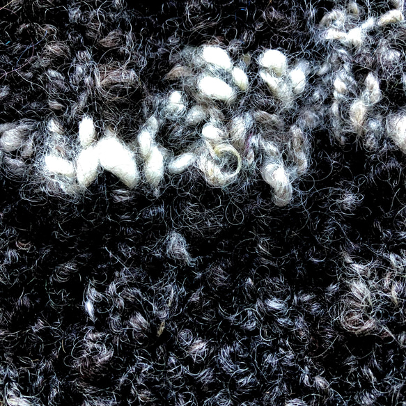 【送料無料】手紡ぎ毛糸のレッグウォーマー（ミニ）チャコール　L-1 4枚目の画像