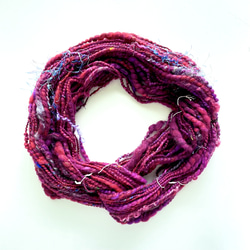 手紡ぎ毛糸〜 アートヤーン　赤と紫　50g　A-10 4枚目の画像