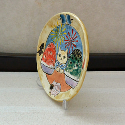 夏休みの絵皿　猫とかき氷　花火　陶器の絵付 カラフルなお皿　ネコねこ お皿たてつき 4枚目の画像
