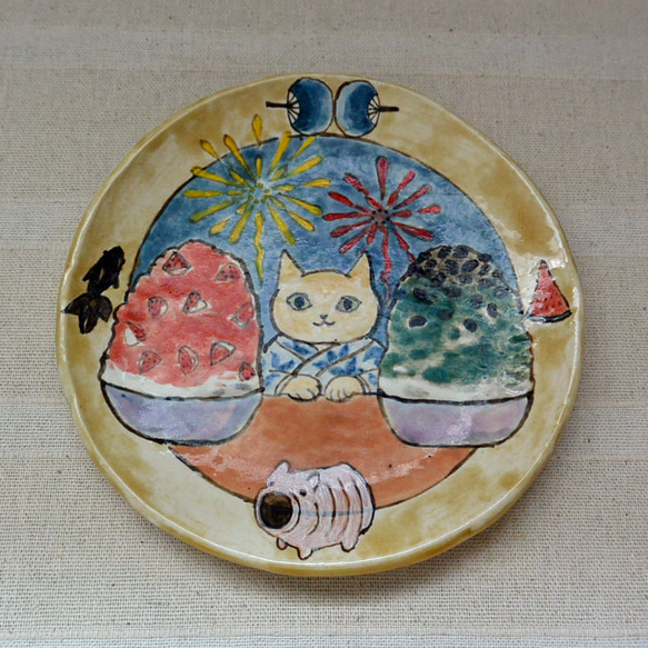 夏休みの絵皿　猫とかき氷　花火　陶器の絵付 カラフルなお皿　ネコねこ お皿たてつき 10枚目の画像