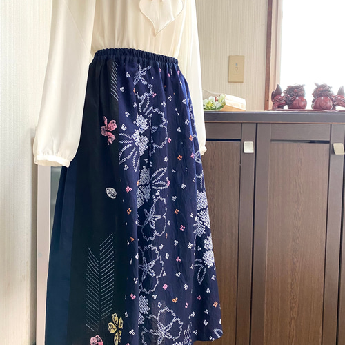 着物リメイク 絞りの着物を利用して、パッチワークスカート 青っぽく