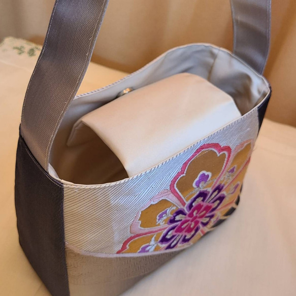 和風柄かラフル刺繍シルク着物帯のハンドバッグ 5枚目の画像