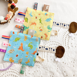 再販】シャカシャカタグハンカチ 布おもちゃ 恐竜 星 ドット フェルト