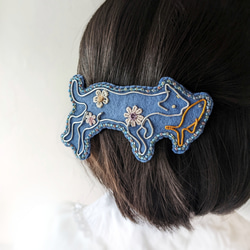 ねこバレッタ ヘアクリップ 一点物  刺繍  ビーズ ワイヤー 和風 シンプル ビーズ刺繍  泥棒猫 ヘアアクセサリー 2枚目の画像